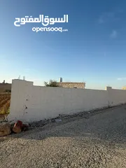  7 بسعر مغري جدا بيت ريفي للبيع في منطقة نادرة طريق جرش من المالك بسعر مغري مشجر زيتون مساحة ثلاث دنم