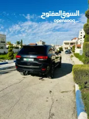  3 جراند شوروكي 2016 محرك بنزين بقوه 3600cc جير اوتوماتيكي مكون من 8 سرعات نظام دفع رباعي امريكي مميز