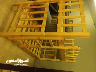  34 تخوت طابقين مع تخت اضافي من الأسفل مع درج وجوارير وارفف من وسط التخت سرير شبابي وأسرة سرير