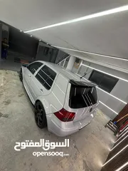  3 سيارة منفوضة بالكامل