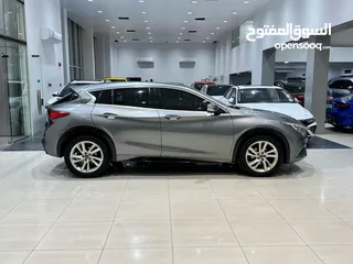  4 Infiniti Q-30 / 2017 (Grey)