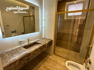  18 شقة 6 غرف نوم للايجار في الظهير ( Property 39964 ) سنوي فقط