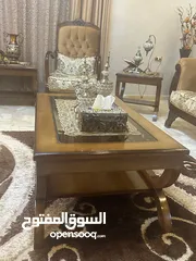  2 طقم كنب 9 مقاعد + طقم طاولات وسط