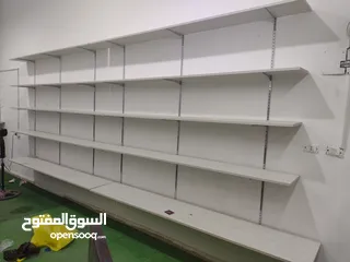  1 رفوف خشب للبيع + لواح تعليق خشب مع علاقات