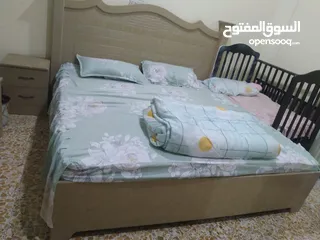  2 سلا عليكم غرفه خشب مستعمل قليل  ما بيها شي جديد