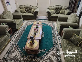  1 طقمين كنب مع طاولاتهن بسعر حرق