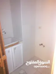  12 شقة مميزة - الرابية - 4نوم - بلكونتين بإطلالــــه مميزة - قرب الخدمات العامة