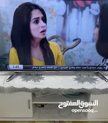  1 طاولة تليفزيون من ايكيا وطاولة سفرة