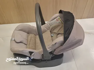  5 كرسي وقاعدة لمقعد سيارة إنجليسينا Inglesina Car seat Cot and Base