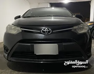  15 تويوتا يارس 2017. مواصفات خليجية 1500cc. اقتصادية جداً واكثر من الهايبر.  شغل وامشي. دهان اسود
