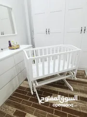  2 سرير giggles هزاز خشبي جدا جدا نظيف. اقرأ الوصف تحت