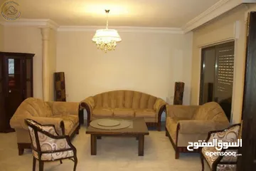  5 شقة أرضية مميزة للبيع في أم أذينة 200م مع حديقة وترسات وبركة سباحة 150م بسعر مغري