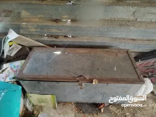  3 حوضين سمك مع قواعدهم