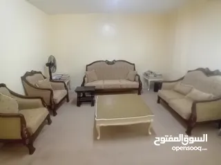  5 طقم كنب لون بيج خشي ثقيل حفر