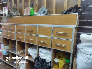  2 طاولة قهوه ومكسرات