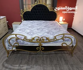  1 Luxurious And Comfortable King Size Bed With Medicated Spring Mattress