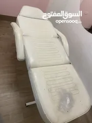  3 مرايا صالونات وتخت بشرة للبيع