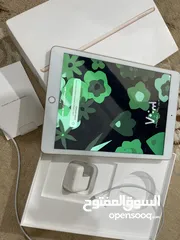  2 آيباد ابل  7 الثامن 32 قيقا شبه جديد مع الاغراض