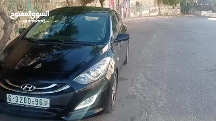 11 هيونداي i30 سنة 2011 اوتوماتيك مع فتحة.  لقطه
