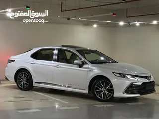  6 Toyota Camry 2023 Gle  بحالة الوكالة