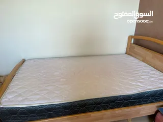  1 فرشة سرير استعمال بسيط لمدة أسبوعين فقط  مفرد ونصف