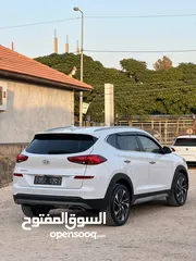  4 هونداي توسان