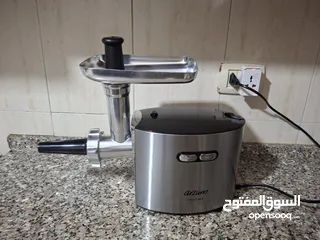  25 أجهزة كهربائية متنوعة بحالة ممتازة جدا للبيع بسبب السفر