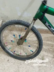  2 بسكليت (دراجه هوائيه) جنط 20 بحاله جيده جدا جدا ( مع جنزير سدررر)