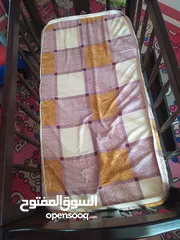  1 تخت بيبي خشب للبيع