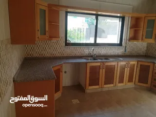  1 طابق مستقل من فيلا للايجار في ضاحية الرشيد مقابل فندق قصر الحرير