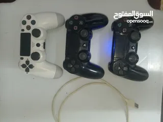  1 بلايستيشن 4 سلم للبيع عليه عده اللعاب