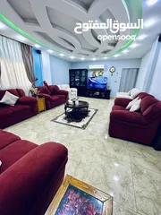  9 طقم كنب دب11 مقعد بحالة ممتازه