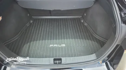  10 تويوتا بريوس 2022 XLE فحص كامل فل ما عدا الفتحة صنف بيرسونا TOYOTA PRIUS 2022 XLE FULLY LODED