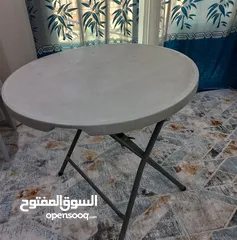  1 round white table