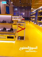  3 Shose table and decoration pice