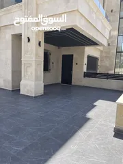  7 شقة شبه ارضي 240 متر مع ترس 250 متر و باربيكيو و شلال و كراج خاص في ضاحية النخيل تشطيب فندقي