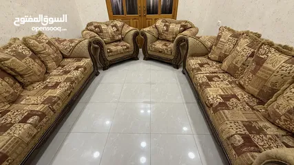  4 طقم كنبايات 8 مقاعد مستعمل بحالة جيدة جدا