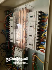  4 لتنفيذ جميع أعمال الإنشاءات والهياكل المعدنية والصيانة والتشطيبات