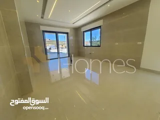  5 شقة ارضية مع حديقة للبيع في قرية النخيل بمساحة بناء 220م