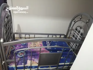  2 سرير بيبي قطعتين استعمال بسيط مع فرشه عدد 2 للبيع  نوعيه ممتازه حديد..