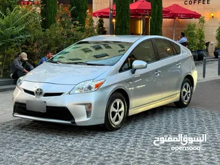  2 تويوتا بريوس2014قاطعه مسافه 40 الف مايل للبيع بحالة الوكاله