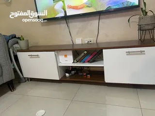  7 طقم كورنر حرف Lمع ثنائية 7مقاعد بحالة جيدة جدا  الدوار السابع مع خزانه التلفزيون