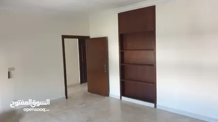  7 شقه تجاريه للبيع او الإيجار بسعر مغري