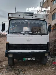  4 مرسيدس بنز 813 LB صندوق