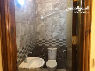 5 شقة سوبر ديلوكس فارغة للايجار العاشرة الشرقي دور ثالث