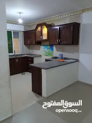  1 شقه سكنيه طابق اول  شمال مستشفى النجاح حي الاطباء  شمال مسجد عاليه التل من المالك مباشره