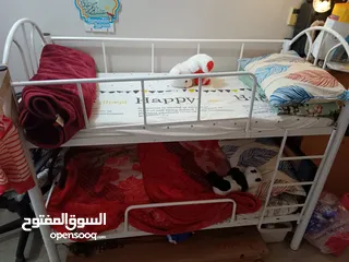  5 سرير اطفال حديد 2 دور مع 2 مرتبة بحالة جيدة جدا