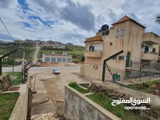  7 عمارة تجارية و سكنية  في جرش للبيع العمارة على شارعين    شارع رئيسي و شارع فرعي في منطقة حيوية