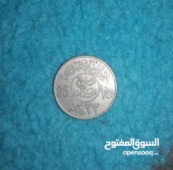  9 نقود عربي وأجنبيه قديمة