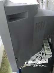  1 تلفزيون LG تقليدي  مع طاوله تلفزيون خشب